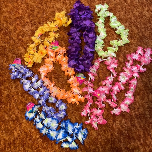 Bundle of Hawaiian 🌺 leis most brand new - Picture 1 of 5